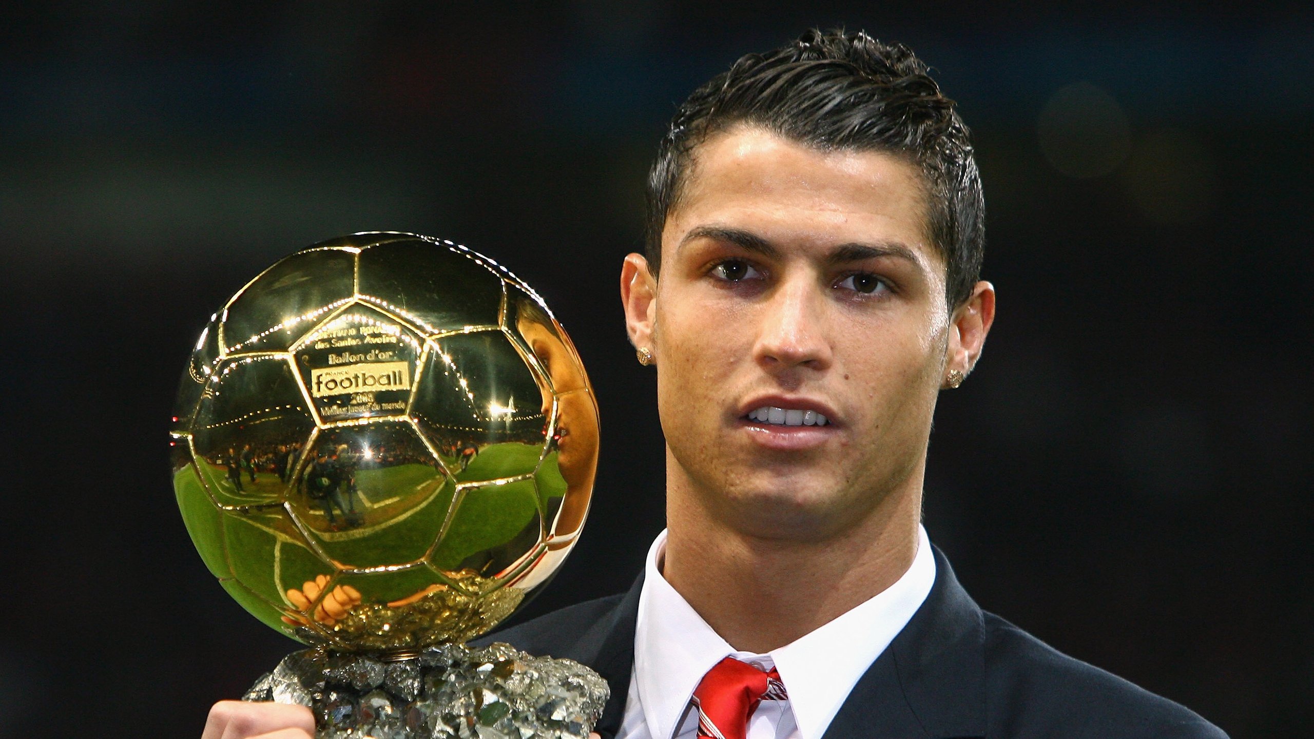 全能人生:前热刺铁卫足坛传奇精彩开启娱乐新篇章