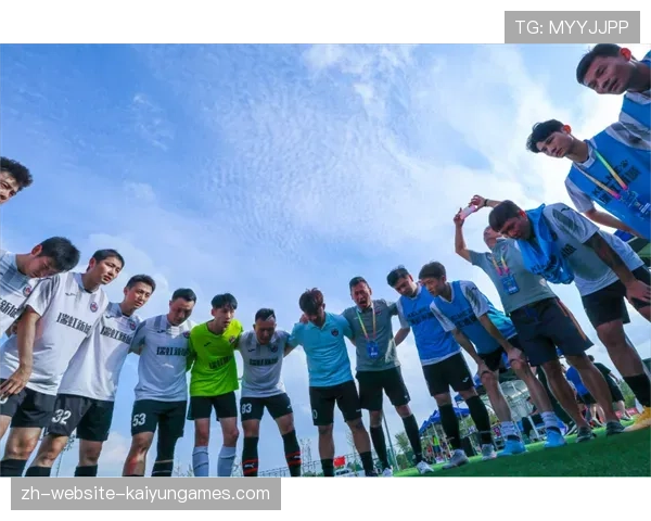 冠军球队球员参与社区环保活动树立良好形象,社区足球队